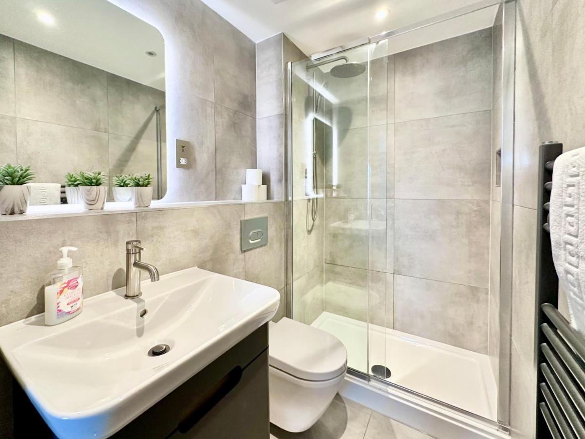 Icona Luxury Apartment With Minster Views & Allocated Parking York Bagian luar foto