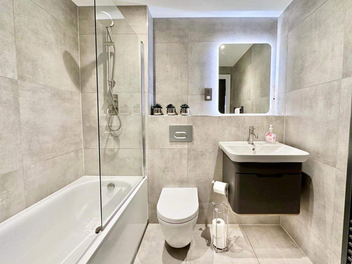 Icona Luxury Apartment With Minster Views & Allocated Parking York Bagian luar foto