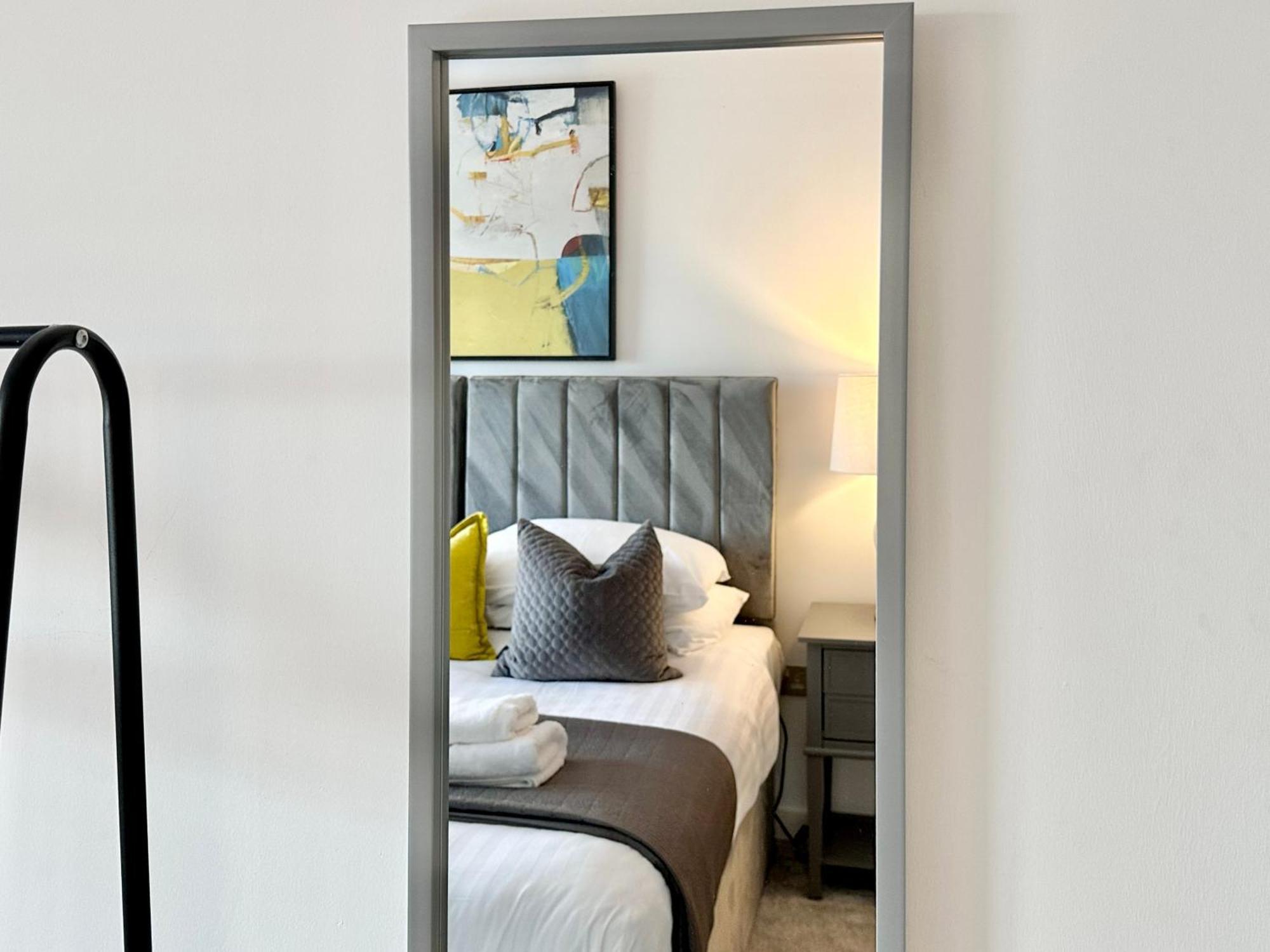 Icona Luxury Apartment With Minster Views & Allocated Parking York Bagian luar foto