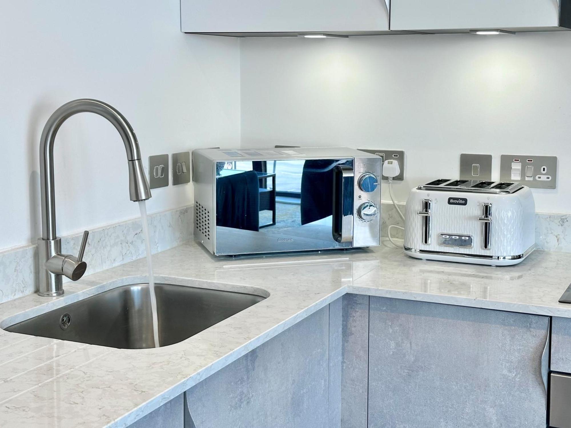 Icona Luxury Apartment With Minster Views & Allocated Parking York Bagian luar foto